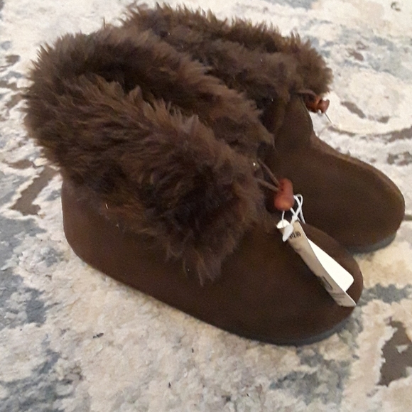 Slippers - Picture 2 of 4